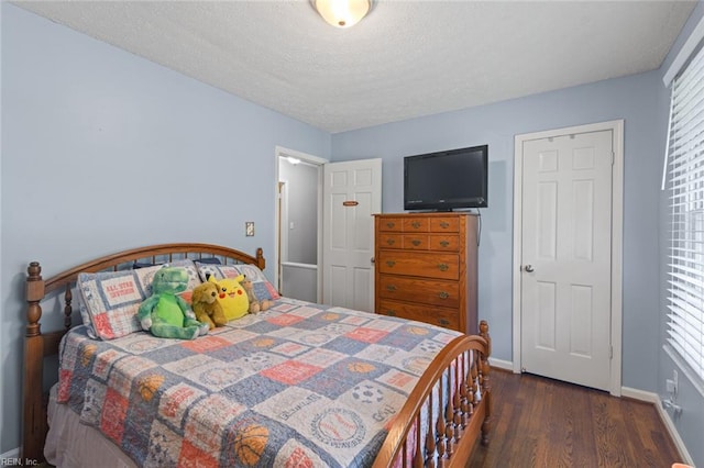 102 Dogwood Dr, Williamsburg, VA 23185 - bedroom featuring wood finished floors and a textured ceiling
