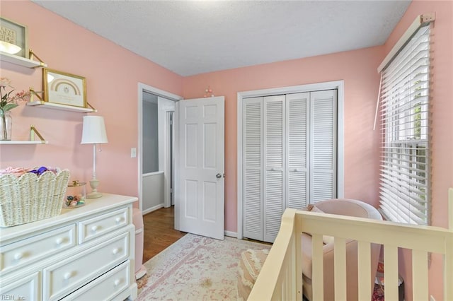 102 Dogwood Dr, Williamsburg, VA 23185 - bedroom with light wood-style flooring and a closet