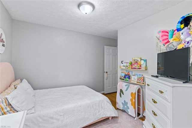 102 Dogwood Dr, Williamsburg, VA 23185 - bedroom featuring a textured ceiling and light carpet
