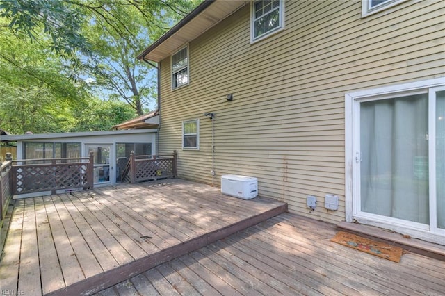 102 Dogwood Dr, Williamsburg, VA 23185 - wooden deck featuring a sunroom