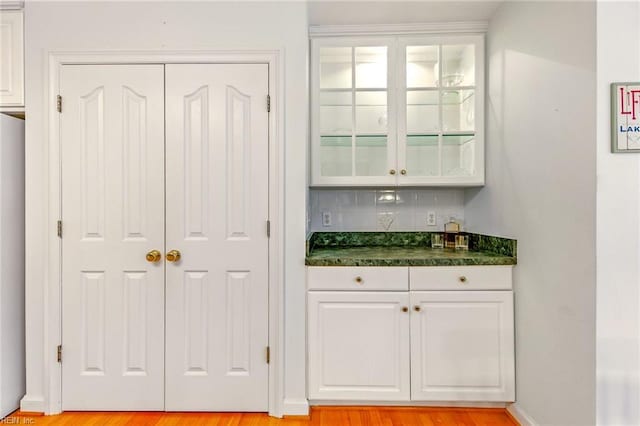 1904 Sandee Cres, Virginia Beach, VA 23454 - indoor dry bar with decorative backsplash, light wood-style flooring, and refrigerator
