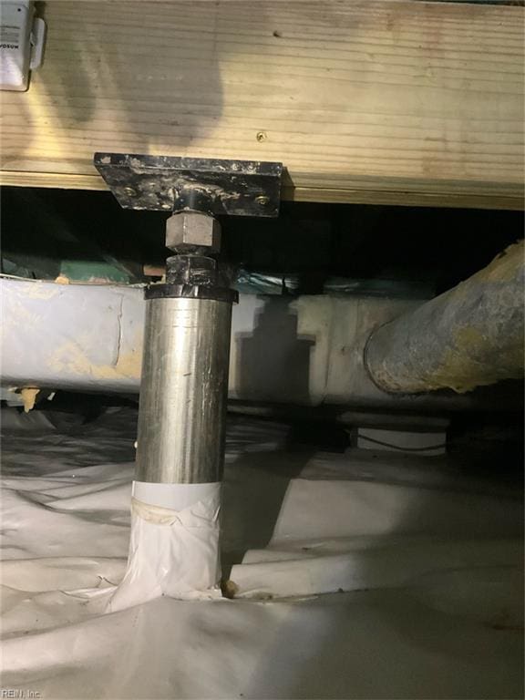 1 Iris Ln, Newport News, VA 23608 - inside crawl space