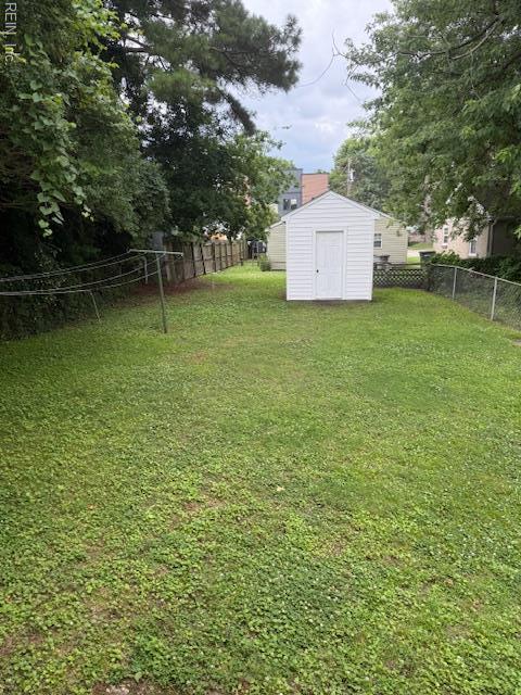 126 E Virginia Ave, Hampton, VA 23663 - view of yard with a shed