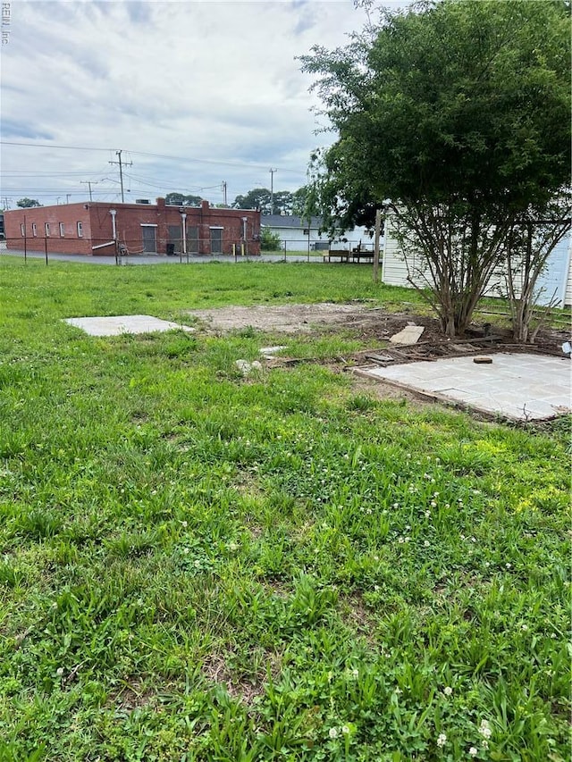 2453 Malden Ave, Norfolk, VA 23518 - view of yard featuring a patio
