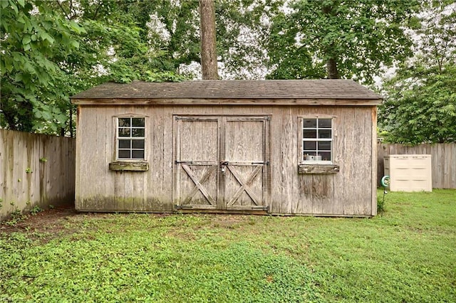 845 Cascade Dr, Newport News, VA 23608 - view of shed featuring a fenced backyard