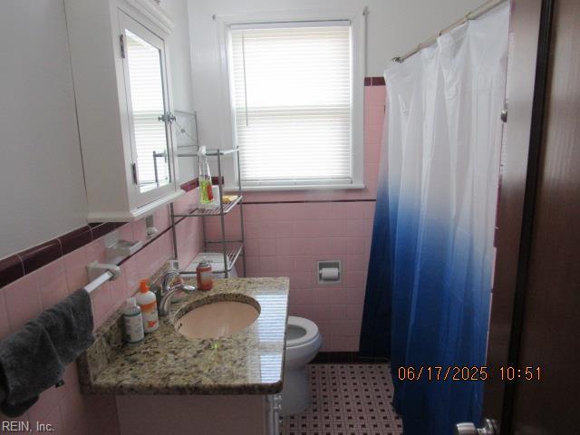 504 W Little Creek Rd, Norfolk, VA 23505 - full bathroom featuring tile walls, vanity, wainscoting, and a shower with curtain