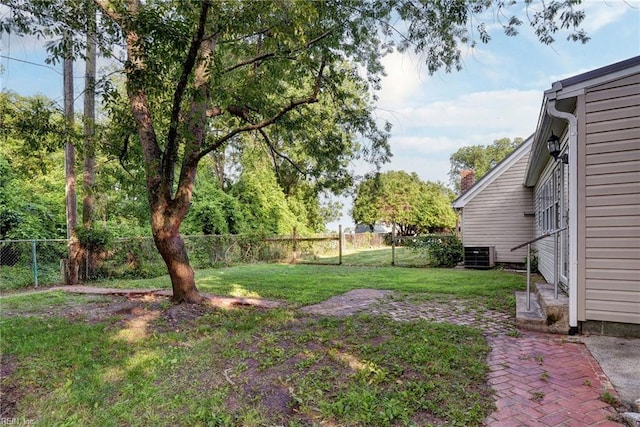 826 Lee St, West Point, VA 23181 - fenced backyard featuring a patio