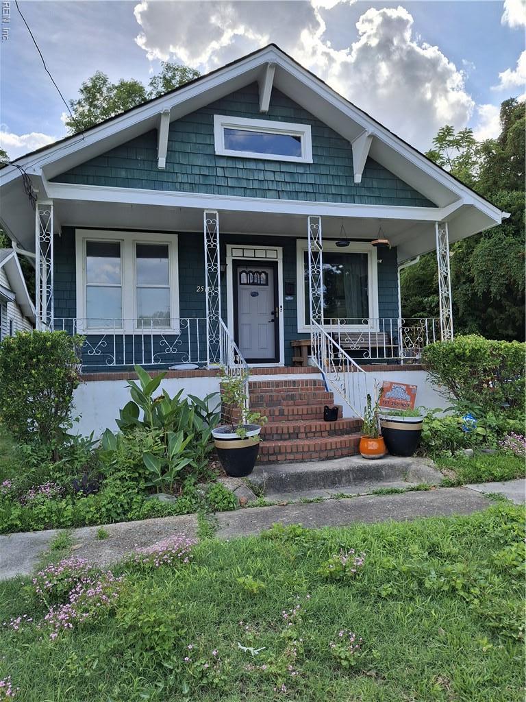 2511 Villa Cir, Norfolk, VA 23504 - view of front of home featuring covered porch