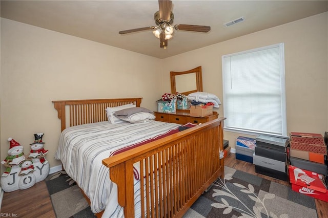3318 Loam St, Norfolk, VA 23518 - bedroom with wood finished floors and a ceiling fan