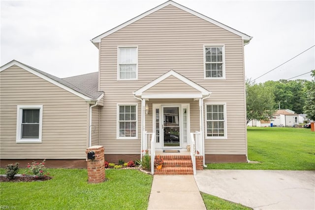 3318 Loam St, Norfolk, VA 23518 - traditional home featuring a front yard