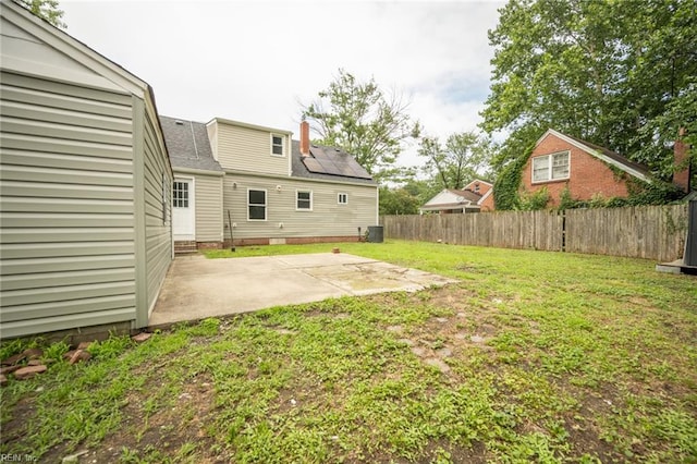 961 Hugo St, Norfolk, VA 23513 - fenced backyard with a patio
