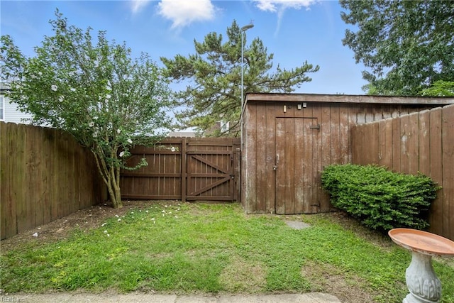 1733 Olde Buckingham Rd, Hampton, VA 23669 - fenced backyard with a gate