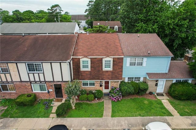 1733 Olde Buckingham Rd, Hampton, VA 23669 - view of front facade featuring a front yard
