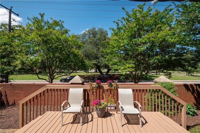 3516 Colmar Quarter Quarter, Norfolk, VA 23509 - view of wooden deck