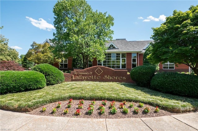 3516 Colmar Quarter Quarter, Norfolk, VA 23509 - community sign featuring a lawn