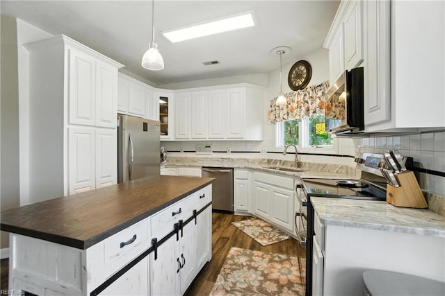 609 Trumpet Ct, Chesapeake, VA 23323 - kitchen featuring appliances with stainless steel finishes, dark wood finished floors, white cabinetry, backsplash, and pendant lighting