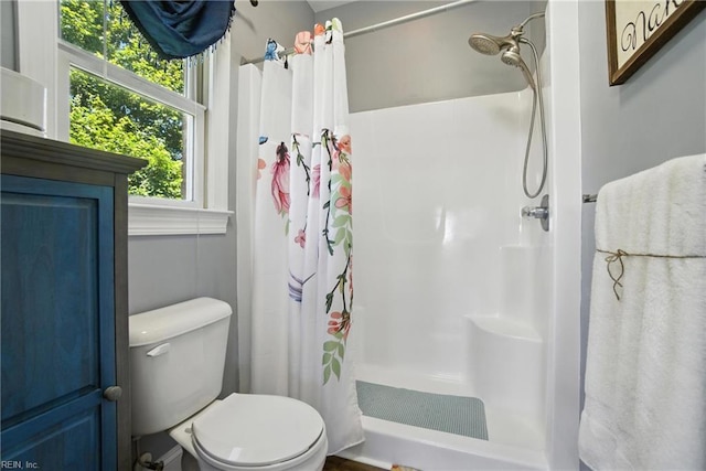 609 Trumpet Ct, Chesapeake, VA 23323 - full bath featuring toilet and a shower with shower curtain