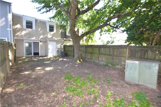 5668 Caxton Ct, Virginia Beach, VA 23462 - view of fenced backyard
