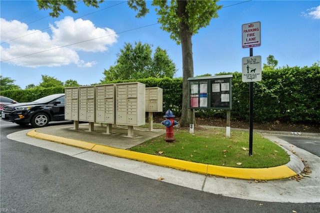 924 Southmoor Dr Unit 204, Virginia Beach, VA 23455 - surrounding community featuring mail area and uncovered parking