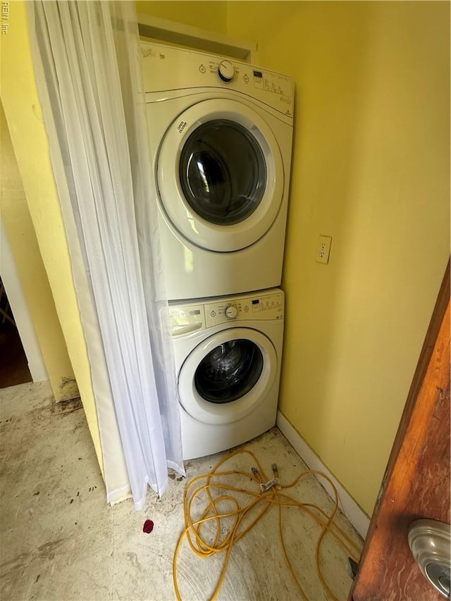 261 N First St, Hampton, VA 23664 - laundry area featuring stacked washer / dryer