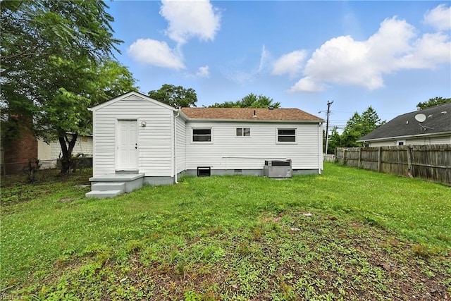 2214 Berkley Ave, Chesapeake, VA 23324 - rear view of property with crawl space