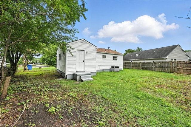 2214 Berkley Ave, Chesapeake, VA 23324 - back of property with crawl space