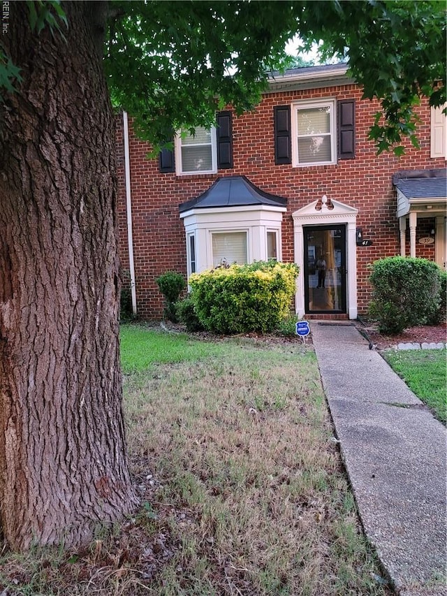 41 King George Quay Quay, Chesapeake, VA 23325 - view of front facade featuring brick siding and a front yard
