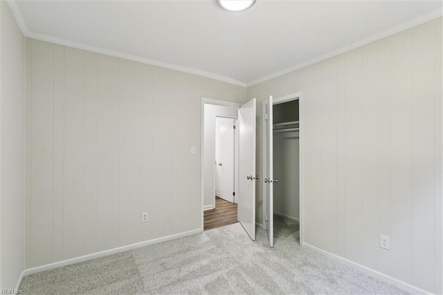 433 Queens Creek Rd, Williamsburg, VA 23185 - unfurnished bedroom featuring carpet, crown molding, and a closet