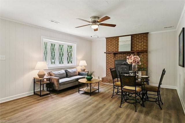 433 Queens Creek Rd, Williamsburg, VA 23185 - living area featuring wood finished floors, ceiling fan, and crown molding