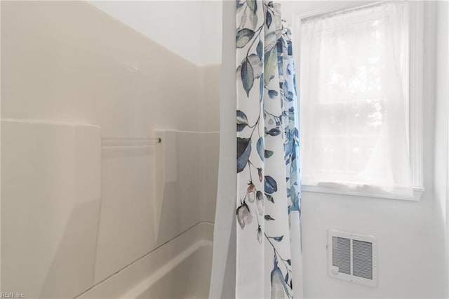 127 Robinson Dr, Newport News, VA 23601 - full bathroom featuring shower / bath combo with shower curtain