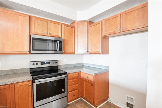 222 Craftsman Cir, Suffolk, VA 23434 - kitchen featuring stainless steel appliances, light countertops, and light wood-style floors