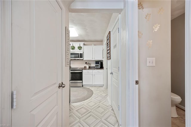 6729 Hampton Roads Pkwy Unit D, Suffolk, VA 23435 - hall with light floors