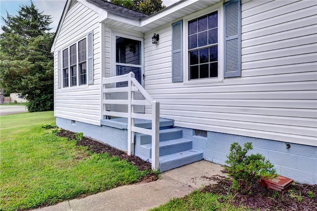 513 W Maynor Dr, Williamsburg, VA 23185 - doorway to property featuring crawl space and a lawn