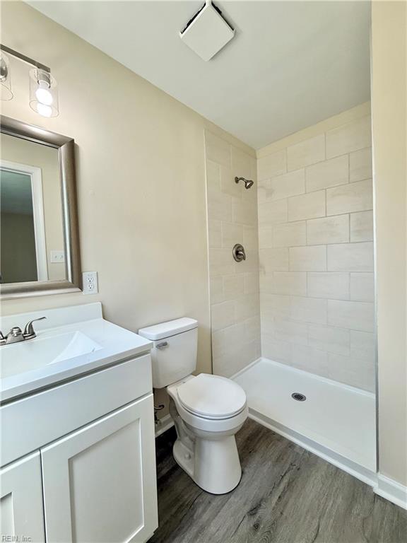 3909 Old Tree Ln, Virginia Beach, VA 23452 - full bath featuring wood finished floors, a tile shower, and vanity