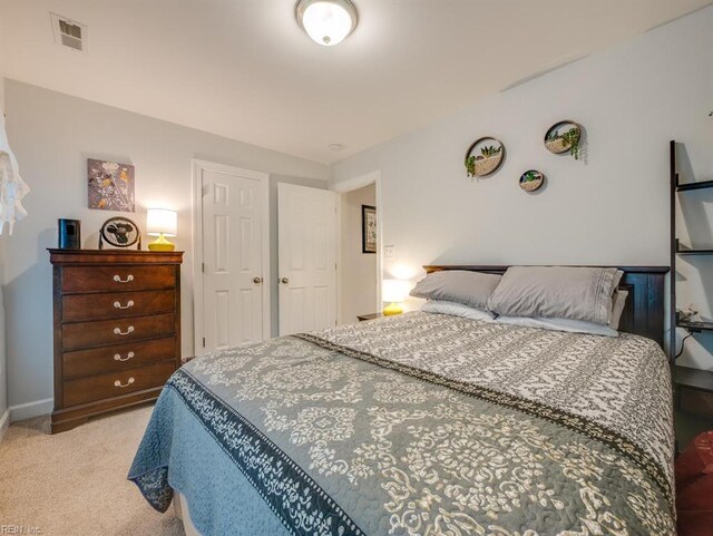 405 Oaktree Rd, Williamsburg, VA 23188 - carpeted bedroom featuring baseboards