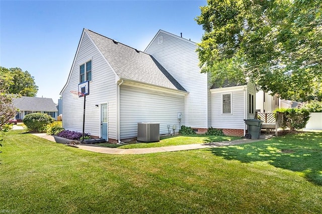 13 Fawn Cir, Hampton, VA 23666 - rear view of property featuring a lawn and roof with shingles