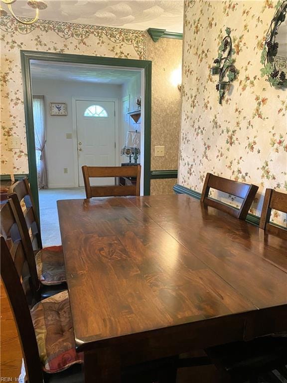 2016 Kilby Ln, Suffolk, VA 23434 - dining space featuring wallpapered walls