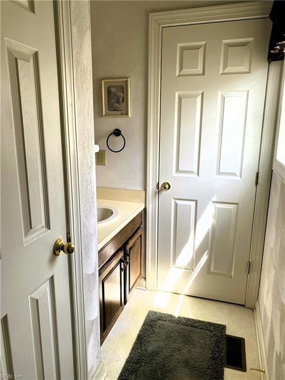2016 Kilby Ln, Suffolk, VA 23434 - bathroom featuring vanity