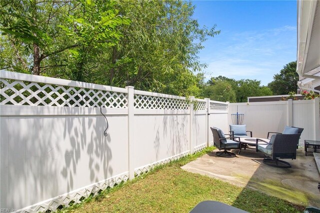 2816 Gavin Rd Unit 14, Chesapeake, VA 23323 - fenced backyard featuring a patio