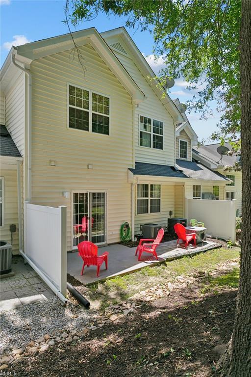 903 Rustads Cir, Williamsburg, VA 23188 - rear view of property with a patio