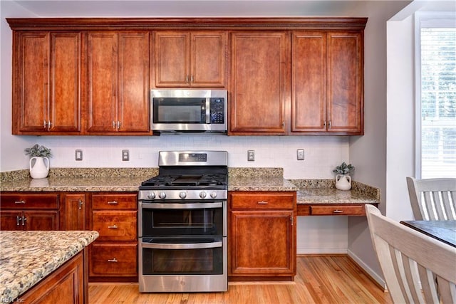 109 Yacht Ct, Williamsburg, VA 23185 - kitchen with stainless steel appliances, light wood-style flooring, backsplash, and light stone countertops