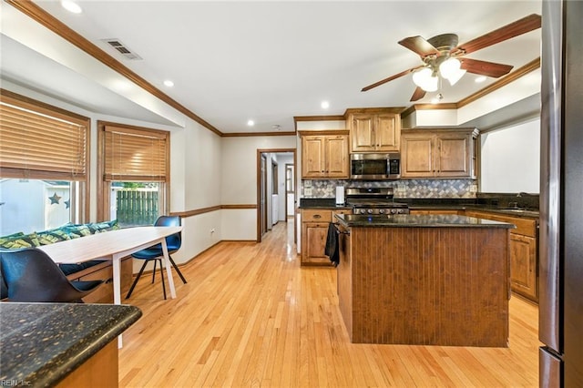 1628 Hawks Bill Dr, Virginia Beach, VA 23464 - kitchen featuring stainless steel appliances, a kitchen island, ceiling fan, crown molding, and light wood-style flooring