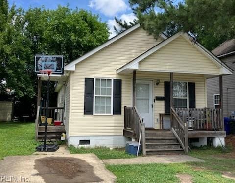 204 Woodrow Ave, Suffolk, VA 23434 - bungalow featuring a front lawn and a porch