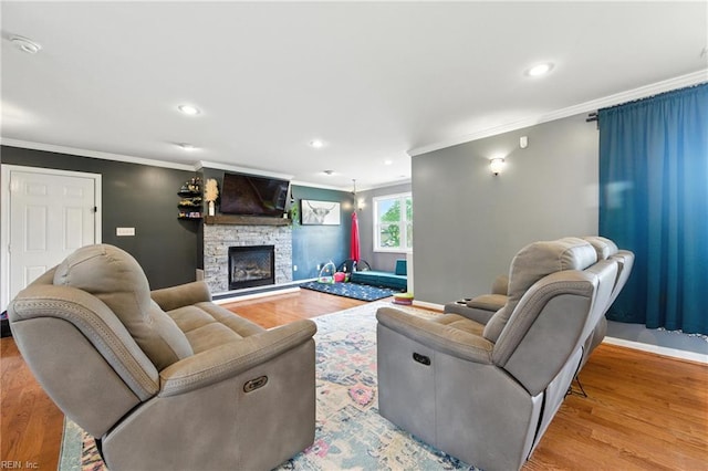 16 Inglewood Dr, Hampton, VA 23666 - living area with crown molding, light wood-style flooring, a fireplace, and recessed lighting