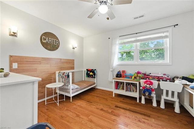 16 Inglewood Dr, Hampton, VA 23666 - living area with light wood-style flooring and ceiling fan