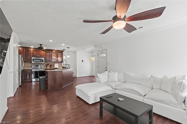 730 Kings Ridge Dr, Newport News, VA 23608 - living area featuring ceiling fan, dark wood-style flooring, recessed lighting, and a textured ceiling