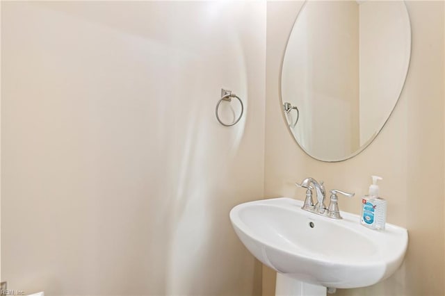 4371 Pickney Ln, Chesapeake, VA 23324 - bathroom with a sink