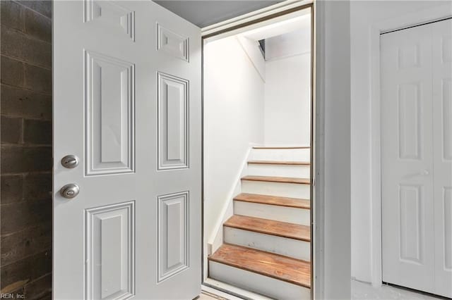 233 Mill Point Dr, Hampton, VA 23669 - view of staircase