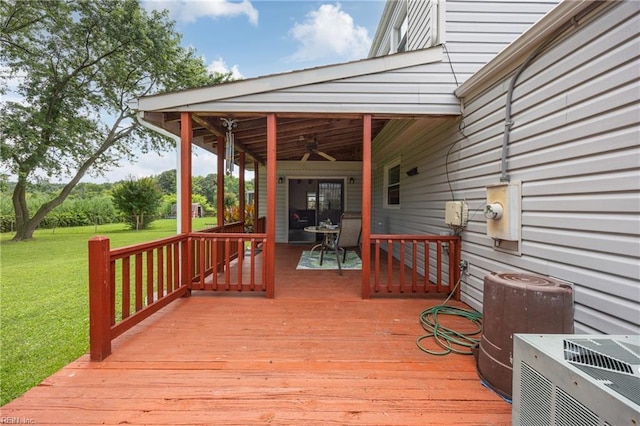 16 Diggs Dr, Hampton, VA 23666 - wooden terrace featuring a ceiling fan and a yard