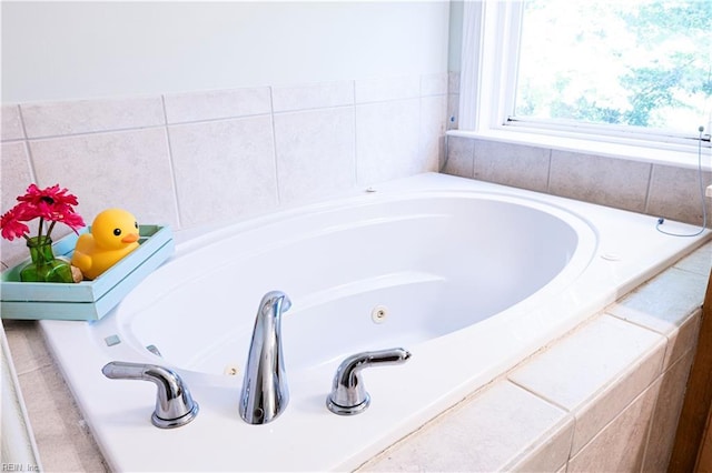 412 Yorkville Rd, Yorktown, VA 23692 - bathroom featuring a jetted tub